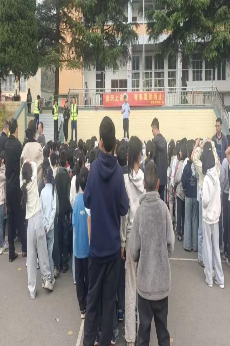 高速路上不走路，生命安全有守护——镇雄管理处芒部山隧管站联合多部门进校园开展交通安全宣传