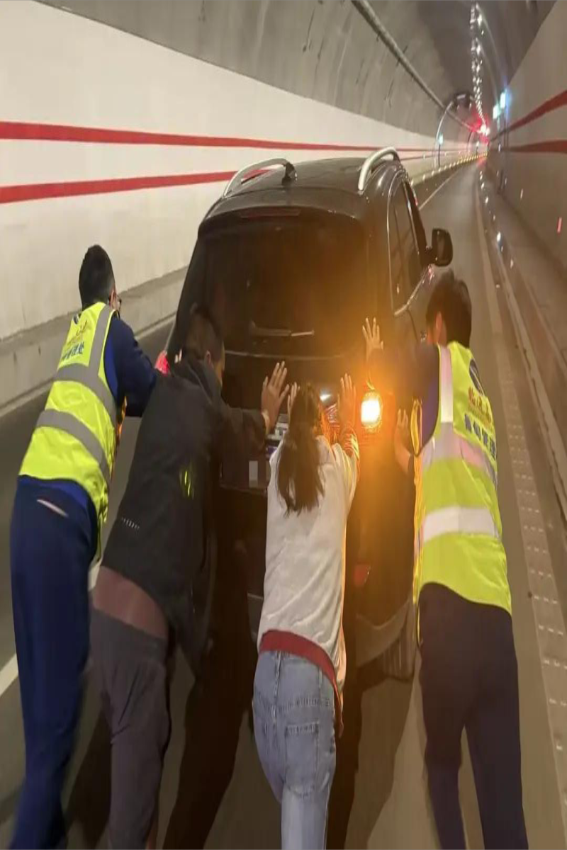 车辆隧道内故障抛锚 三合隧管站火速处置保畅通